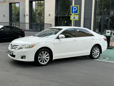 Toyota Camry 2011 года за 7 950 000 тг. в Алматы – фото 2