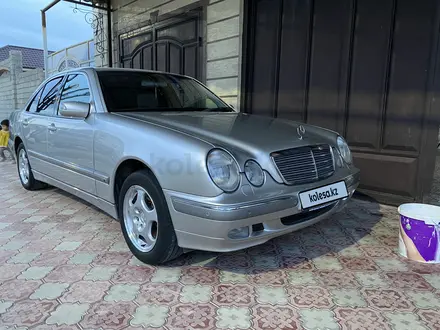 Mercedes-Benz E 280 2001 года за 6 500 000 тг. в Туркестан – фото 2
