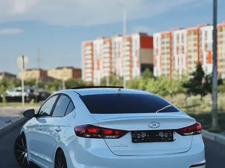 Hyundai Elantra 2017 года за 8 500 000 тг. в Атырау – фото 3