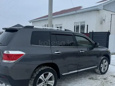 Toyota Highlander 2011 года за 8 400 000 тг. в Атырау – фото 2