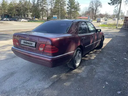 Mercedes-Benz E 240 1998 года за 2 600 000 тг. в Алматы – фото 4