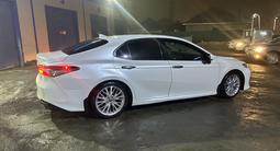 Toyota Camry 2018 годаүшін11 500 000 тг. в Семей – фото 3