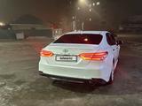 Toyota Camry 2018 годаүшін11 500 000 тг. в Семей – фото 4