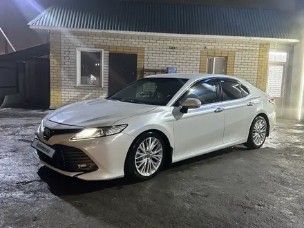 Toyota Camry 2018 года за 11 500 000 тг. в Семей
