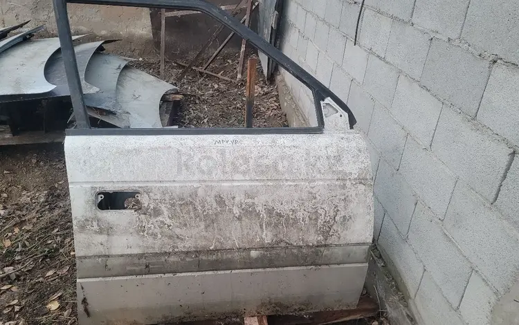 Дверь правая за 10 000 тг. в Алматы