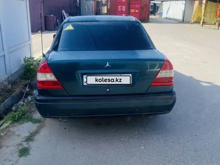 Mercedes-Benz C 220 1996 года за 1 800 000 тг. в Алматы – фото 2