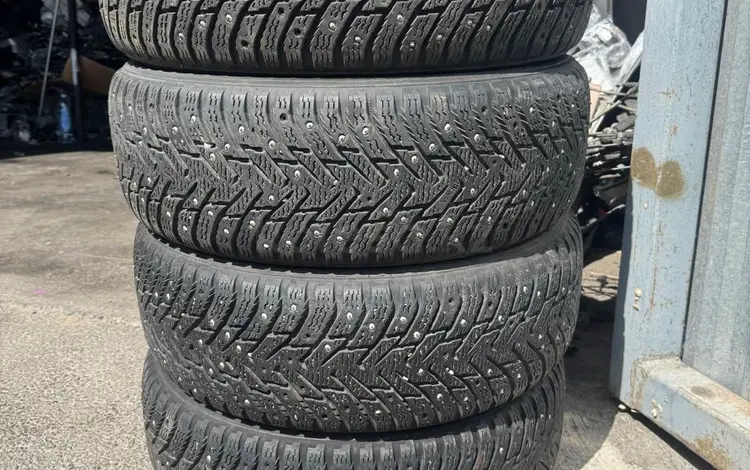 Резина зимняя 205.60 R16 за 50 000 тг. в Алматы
