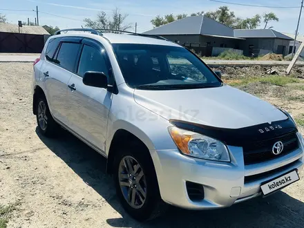 Toyota RAV4 2012 года за 7 000 000 тг. в Атырау – фото 2