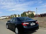 Toyota Camry 2014 года за 6 300 000 тг. в Актобе – фото 2