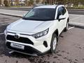 Toyota RAV4 2021 годаfor15 300 000 тг. в Астана – фото 2