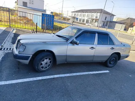 Mercedes-Benz E 200 1992 года за 850 000 тг. в Шымкент – фото 2