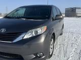Toyota Sienna 2015 года за 8 000 000 тг. в Актобе – фото 3