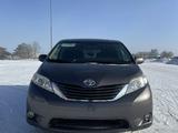 Toyota Sienna 2015 года за 8 000 000 тг. в Актобе – фото 4