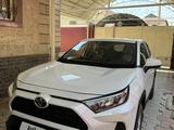 Toyota RAV4 2021 года за 16 000 000 тг. в Шымкент – фото 2