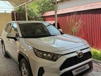 Toyota RAV4 2021 года за 16 000 000 тг. в Шымкент