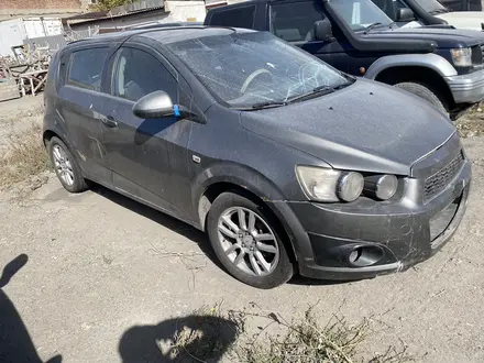 Chevrolet Aveo 2014 года за 1 800 000 тг. в Караганда – фото 2