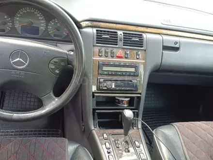 Mercedes-Benz E 320 2001 года за 5 000 000 тг. в Алматы – фото 18