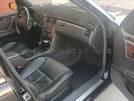 Mercedes-Benz E 320 2001 года за 5 000 000 тг. в Алматы – фото 8