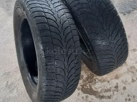 Шины зимние 215/65/16 Bridgestone за 30 000 тг. в Шымкент