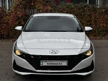 Hyundai Elantra 2021 года за 8 300 000 тг. в Караганда – фото 2