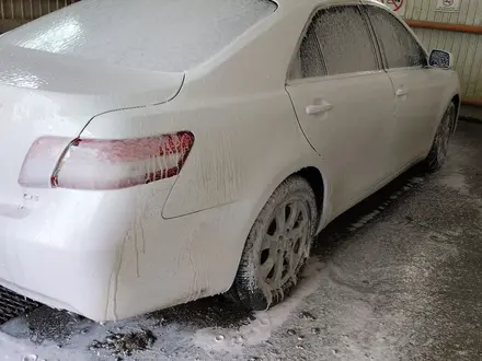 Toyota Camry 2011 года за 4 200 000 тг. в Актобе – фото 2