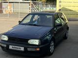 Volkswagen Golf 1994 года за 380 000 тг. в Алматы