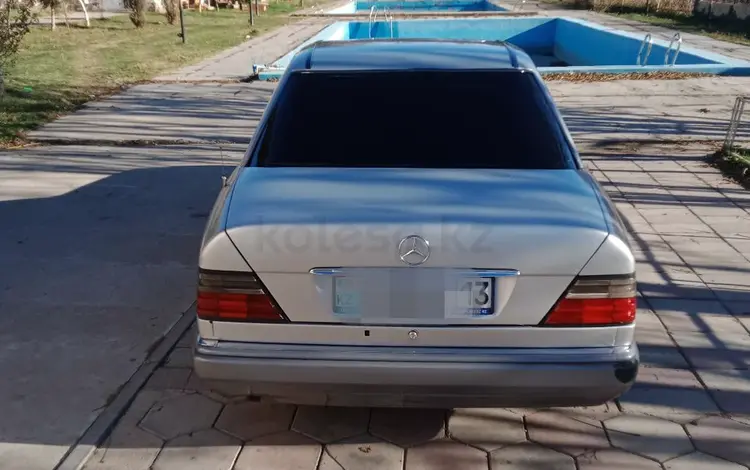 Mercedes-Benz E 220 1994 года за 2 300 000 тг. в Шымкент