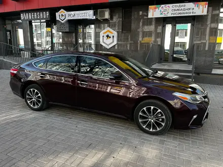 Toyota Avalon 2017 года за 11 000 000 тг. в Алматы – фото 18