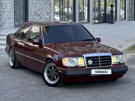 Mercedes-Benz E 260 1990 года за 1 800 000 тг. в Шымкент