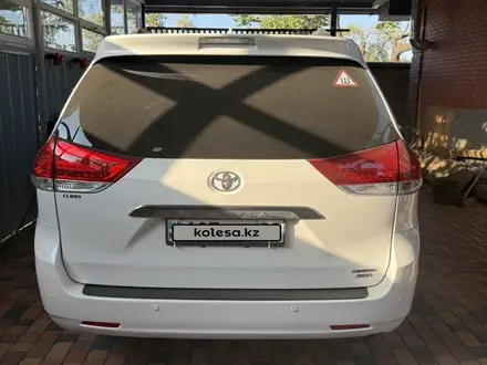 Toyota Sienna 2010 года за 12 500 000 тг. в Алматы – фото 3