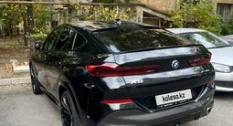 BMW X6 2021 года за 45 000 000 тг. в Алматы – фото 2