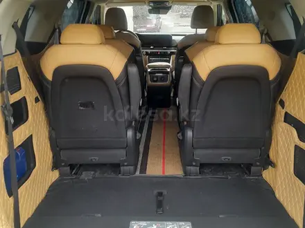 Kia Carnival 2022 года за 18 500 000 тг. в Алматы – фото 17