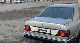 Mercedes-Benz E 200 1993 года за 1 000 000 тг. в Жезказган – фото 2