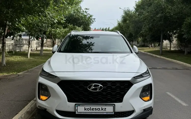 Hyundai Santa Fe 2020 годаfor13 500 000 тг. в Астана