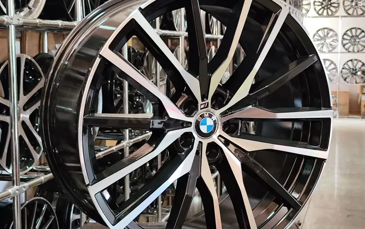 BMW X7 на 21 новые диски за 400 000 тг. в Астана