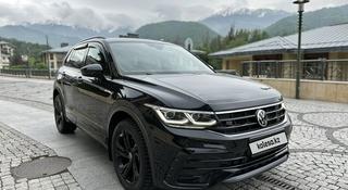 Volkswagen Tiguan 2021 года за 16 950 000 тг. в Алматы
