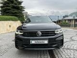 Volkswagen Tiguan 2021 года за 16 950 000 тг. в Алматы – фото 3