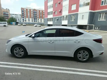 Hyundai Elantra 2020 года за 7 500 000 тг. в Актобе – фото 2