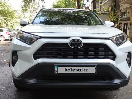 Toyota RAV4 2020 года за 16 500 000 тг. в Алматы