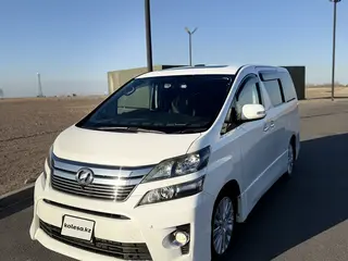 Toyota Vellfire, 2013