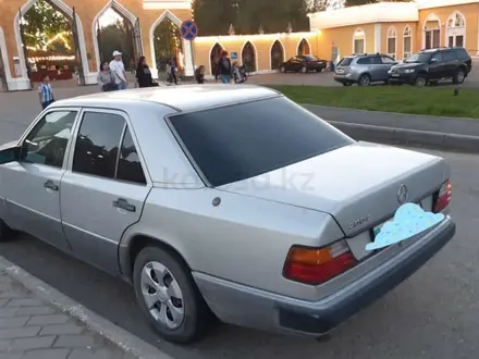 Mercedes-Benz E 200 1993 года за 1 300 000 тг. в Усть-Каменогорск – фото 3