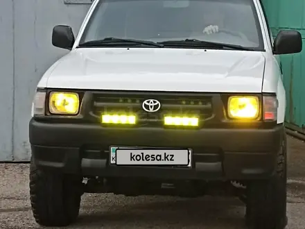 Toyota Hilux 2001 года за 4 000 000 тг. в Кокшетау
