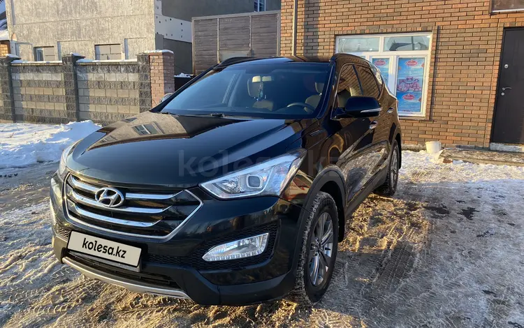 Hyundai Santa Fe 2016 годаfor10 400 000 тг. в Астана