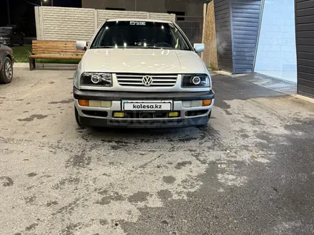 Volkswagen Vento 1993 года за 3 200 000 тг. в Тараз – фото 2