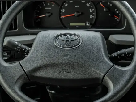Toyota  COASTER 4,2L 2024 года за 34 800 000 тг. в Актау – фото 15