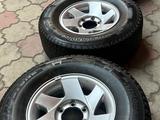 Диски оригинальные с зимней резиной за 240 000 тг. в Алматы