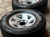 Диски оригинальные с зимней резиной за 240 000 тг. в Алматы – фото 4