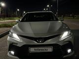 Toyota Camry 2022 года за 18 500 000 тг. в Шымкент