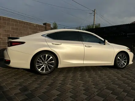 Lexus ES 250 2018 года за 18 000 000 тг. в Алматы – фото 3