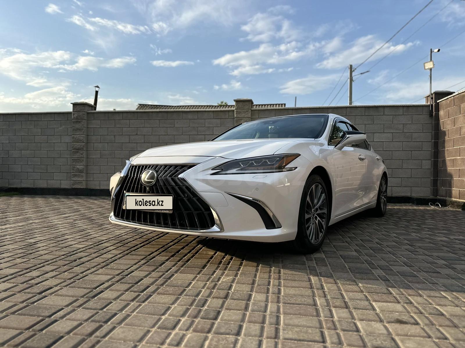 Lexus ES 250 2018 г.